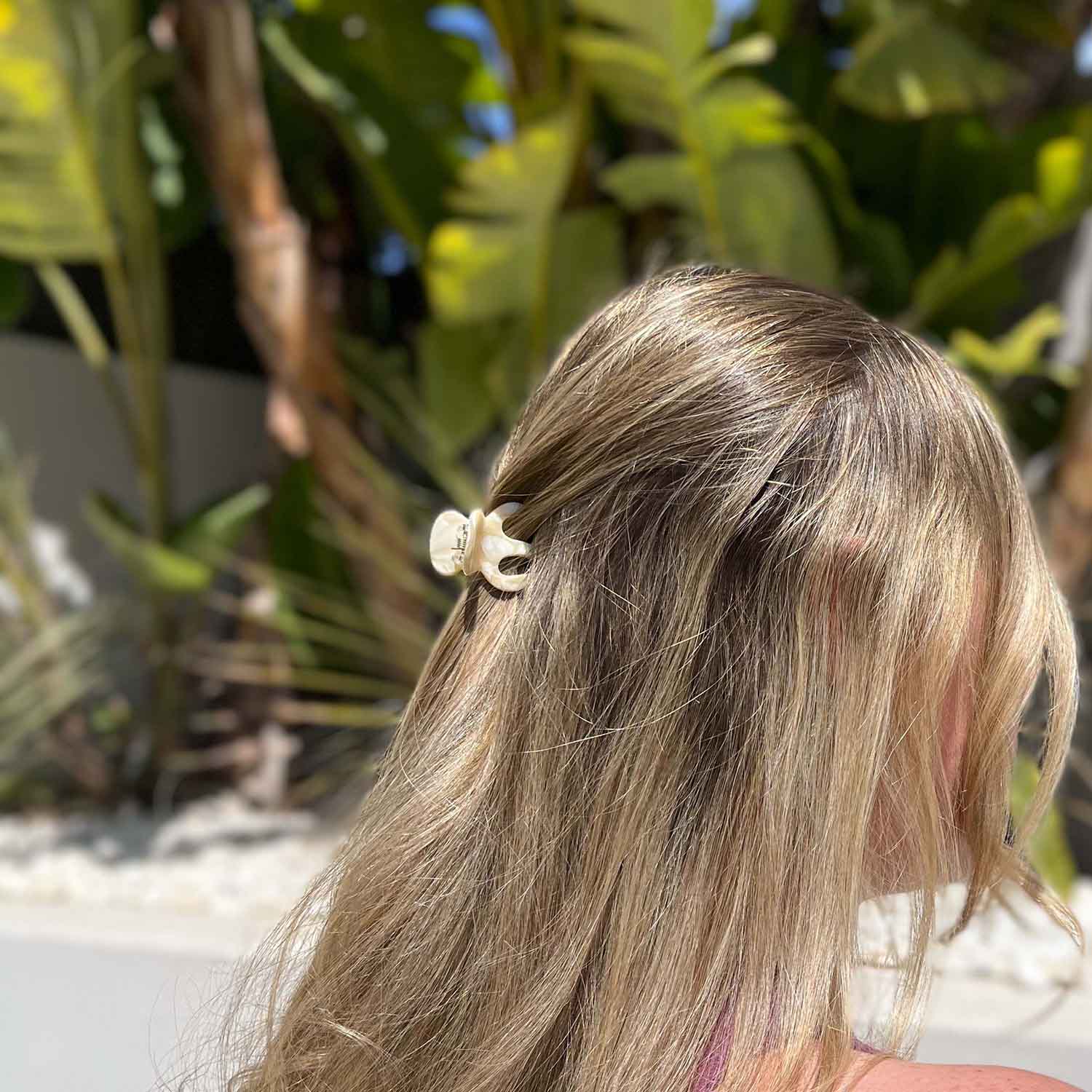 Goddess Claw in Off-White Pearl Whisper Nuvo Collection